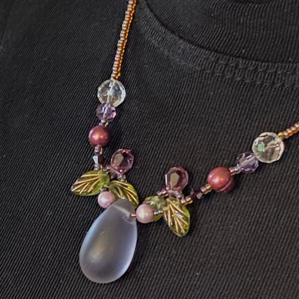 Glass Beaded Necklace Grape Vine Flowers in Lavender Pink Green Clear Crystals - Picture 3 of 7